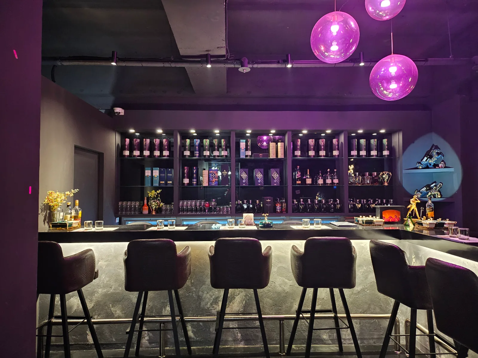 MONG Bar